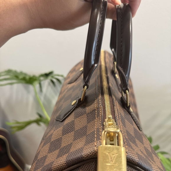 Authentic Louis Vuitton Speedy Bandouliere 30 in excellent condition. - Picture 8 of 8
